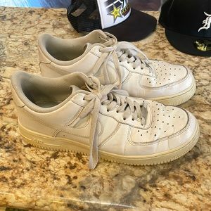 Men’s size 11 AF1’s